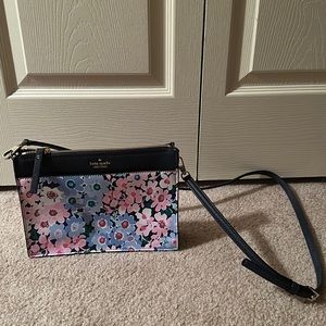 Floral Kate Spade Crossbody: Measurements: 9 1/2 x 6 1/2